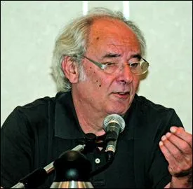 Sous son aspect professoral, et même sans barbe, cet homme nous pose la question :