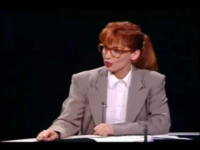 Ensuite, il y aura Les Nuls : L'Emission. Dans cette émission, il y avait le journal, qui avait pour titre "L'Edition". Présentée par (Chantal)....