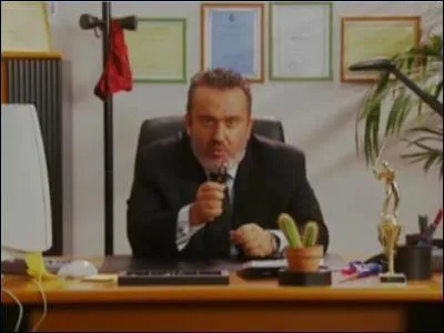 Zut, il ne me reste qu'une question ; il y en a à dire sur Dominique, acteur, réalisateur (Bis, le Marquis), producteur (Monsieur Batignole, Vidocq) ! Mais j'ai ma petite préférence pour ce film documentaire humoristique qui vous explique comment ne pas réussir dans le milieu professionnel (avec Jean-Paul Rouve et Maurice Barthélémy).