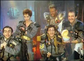 Ils débutent tous les quatre sur Canal +, avec leur première émission. Une parodie de Star Trek. Accompagnés d'autres acteurs, Dominique ne fera que quelques apparitions, mais participait au scénario. Quel est le nom de cette émission ?