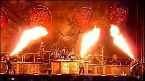 Fondé en 1994, ce groupe de metal allemand est connu pour ses shows pyrotechniques des plus grandioses. Ses membres n'hésitant pas à cracher d'énormes flammes lors de certains titres en live. Quel est ce groupe à grand succès ?