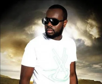 Maître Gims est le deuxième artiste français le mieux payé de 2013, derrière Mylène Farmer mais juste devant Johnny Hallyday.