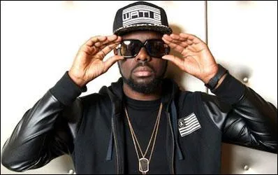 Il est le père de quatre enfants.