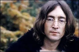 Qui apparaît au côté de John Lennon dans le clip vidéo de sa chanson "Imagine" en 1971 ?