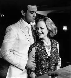 En 2001, qui chante en duo avec Nicole Kidman la chanson "Something Stupid" ?