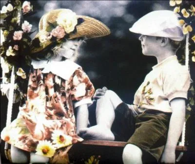 Souvenez-vous cette chanson et trouvez l'interprète : "Je sais que tôt ou tard, tu voudras bien sortir un soir en camarade avec moi, j'essaierai d'être gai pour te faire rire, mais je sais bien que je ne verrai que toi..." ?