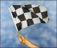 Que signifie le drapeau à damier qu'on utilise dans une course automobile ?
