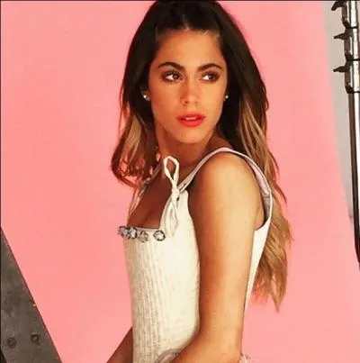 Comment s'appelle l'amoureux de Martina Stoessel ?