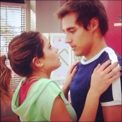 Quel est le surnom du couple de Violetta et Leon ?