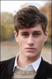 Comment s'appelle l'acteur qui joue Morhange ?