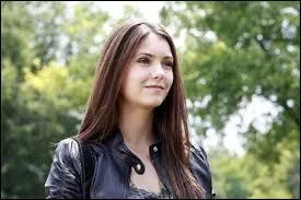 Dans les saisons 1 et 2 de qui Elena est-elle amoureuse ?