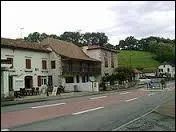 Village basque du Pays de Mixe, Uhart-Mixe se situe en région ...