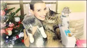 Quels sont les noms des deux chats de Squeezie ?