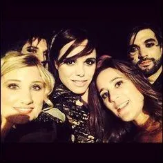 Quelle chanson la troupe a-t-elle reprise ?