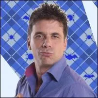 Alvaro est le mari de Linette et le père de Max :