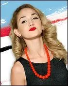 Qui appara&icirc;t sur cette photo ?