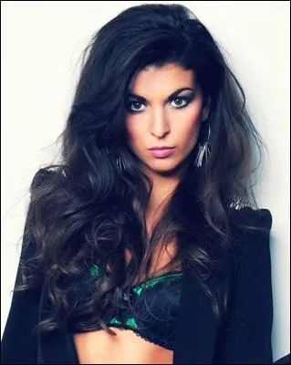 C'est une ancienne candidate des « Ch'tis ». Depuis elle a participé à « L'Île des vérités », et encore plus récemment à « La maison du bluff », saison 5. Qui est-elle ?