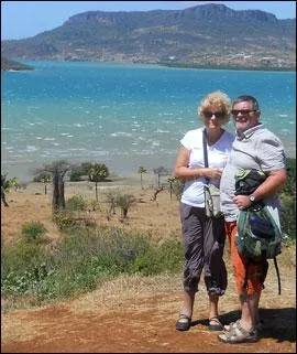 Pour les Malagasy, "vahiny" veut dire :