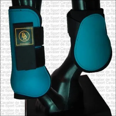 Lorsqu'on pose des guêtres, les languettes doivent être orientées vers....