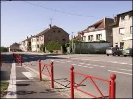 Nous nous situons à Francaltroff, village lorrain de l'arrondissement de Château-Salin, dans le département ...