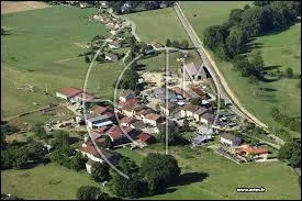 Commune rhônalpine, dans le Revermont, Villereversure se situe dans le département ...