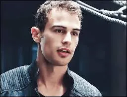 Le nom que prend Tobias lorsqu'il entre chez les Audacieux est :