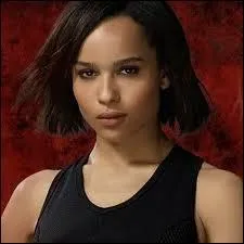 Comment s'appelle la meilleure amie de Tris ?