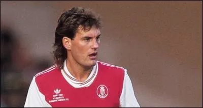 Glenn Hoddle a joué à Monaco pendant :