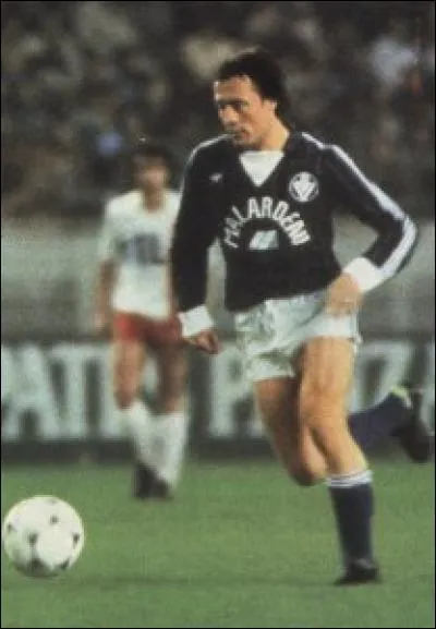 Avec quel club Bernard Lacombe a-t-il été champion de France à 3 reprises ?