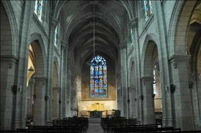 De quelle église la ville tient-elle son nom ?