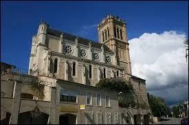 Ville rh&ocirc;nalpine au c�ur de la Plaine du Valentinois, Mont&eacute;lier se situe dans le d&eacute;partement ...