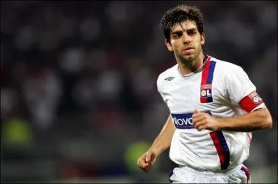 Juninho reste dans les mémoires comme l'un des plus grands tireurs de coups francs qu'a connu la Ligue 1. Combien de titres de champion de France a-t-il remportés lors de son passage à Lyon ?