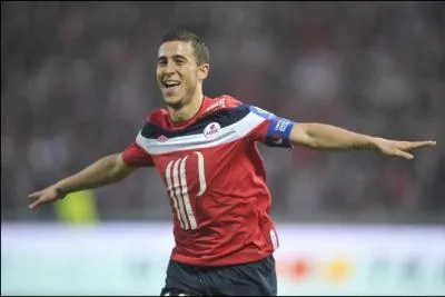 Passé par le LOSC avec lequel il réalisa le doublé Ligue 1-Coupe de France en 2011, Eden Hazard remporta également le titre de meilleur joueur de Ligue 1. À combien de reprises ?