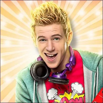 Comment s'appelle ce garçon musicien ?