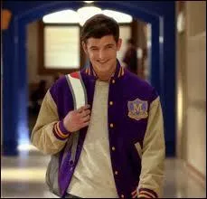 Comment s'appelle le garçon que Corki aime secrètement ?