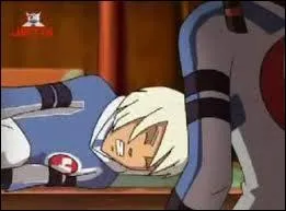 Qui est souvent blessée durant le début de la saison 1 ?