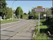Nous arrivons à Crépy. Anciennement appelé Crépy-en-Laonnois, ce village picard se situe dans le département ...