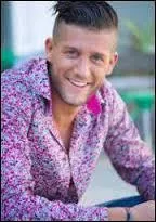 Qui est ce compétiteur qui est marié avec celle du dessus ?