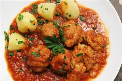 Spécialité de Sisteron et de Marseille, quel est ce plat composé d'abats d'agneau mijotés dans une sauce tomate ?