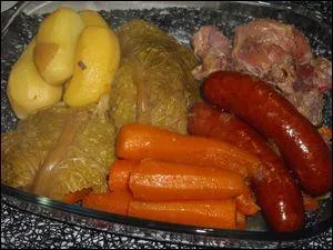 Quels légumes semblent manquer dans cette potée ?