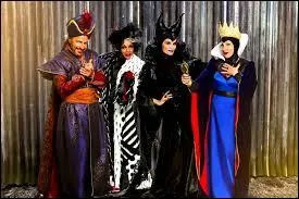 Qui prend la baguette lors du couronnement ?