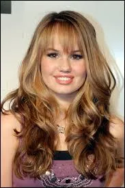 Dans "Appelez-moi DJ Rebel", quel rôle joue-t-elle ?