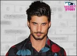 Avec qui avait-il pour mission de se faire buzzer comme étant un médium ?