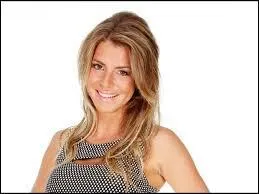 Avec qui Émilie sort-elle ?