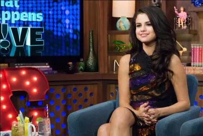 Qui a sorti un single du nom de "Good For You" ?