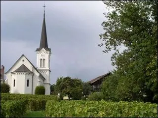 Qui d&eacute;nonce Toby lorsqu'il se cache derri&egrave;re l'&eacute;glise ?