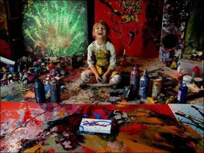 Cette petite australienne a commenc&eacute; &agrave; peindre &agrave; l'&acirc;ge de neuf mois (non vous ne r&ecirc;vez pas). A l'heure actuelle elle a huit ans et vend ses peintures dans une galerie new-yorkaise !