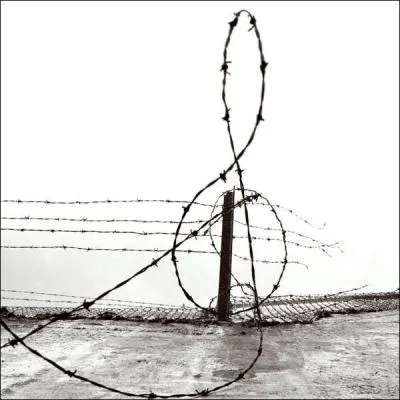 A qui pensez-vous en écoutant cette chanson des années 70 : "Bien sûr les années ont passé, les fusils ont changé de main, est-ce une raison pour oublier qu'un jour on en a eu besoin" ?