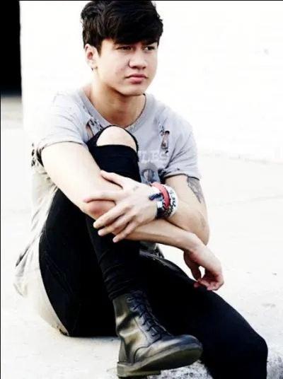 Calum Hood a des origines...