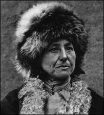 Orientaliste, tibétologue, chanteuse d'opéra, journaliste, écrivaine et exploratrice franc-maçonne et bouddhiste, elle fut la première femme européenne à séjourner à Lhassa au Tibet :